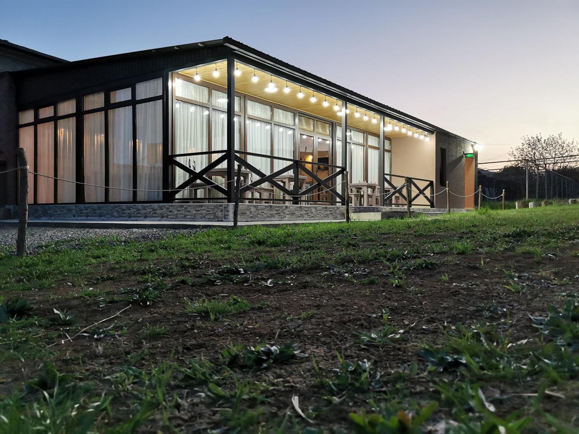 Chateau Ateni Cottages กอริ ภายนอก รูปภาพ