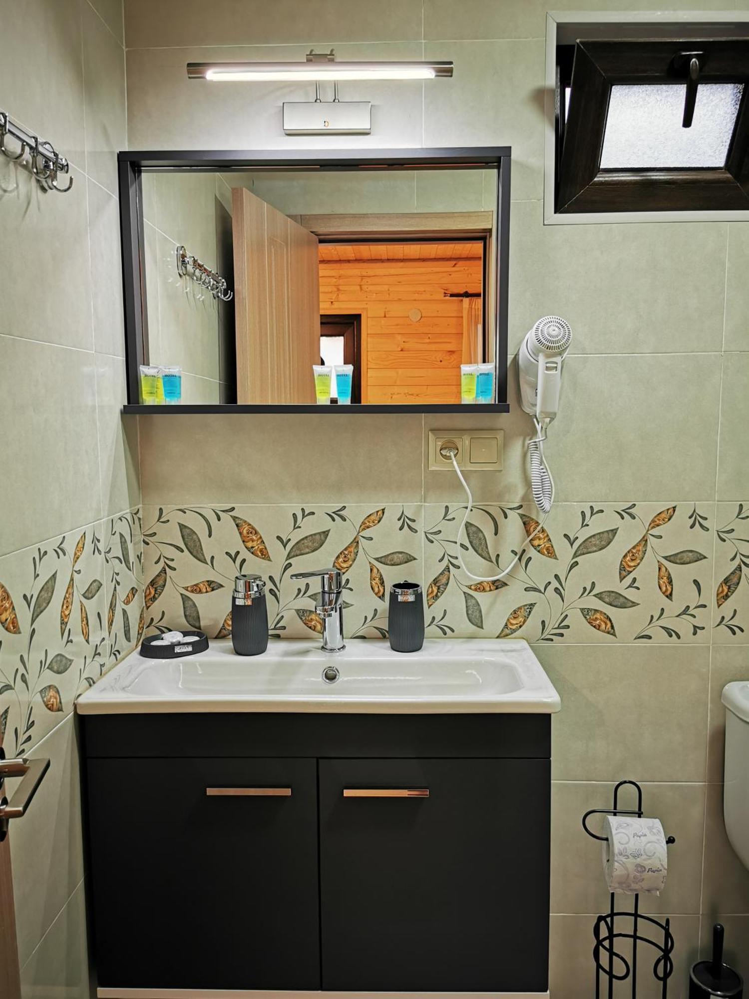 Chateau Ateni Cottages กอริ ภายนอก รูปภาพ